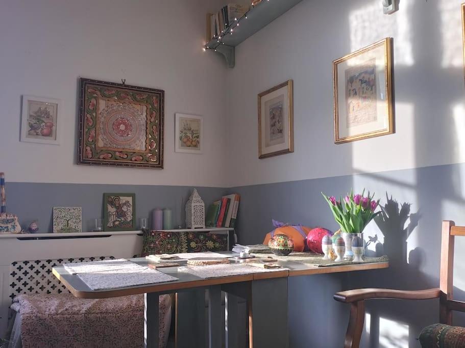 Charming London With Balcony Apartment ภายนอก รูปภาพ