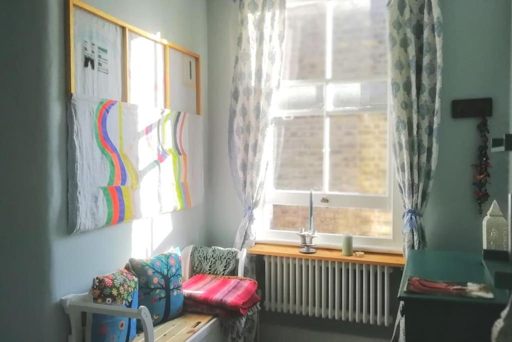 Charming London With Balcony Apartment ภายนอก รูปภาพ