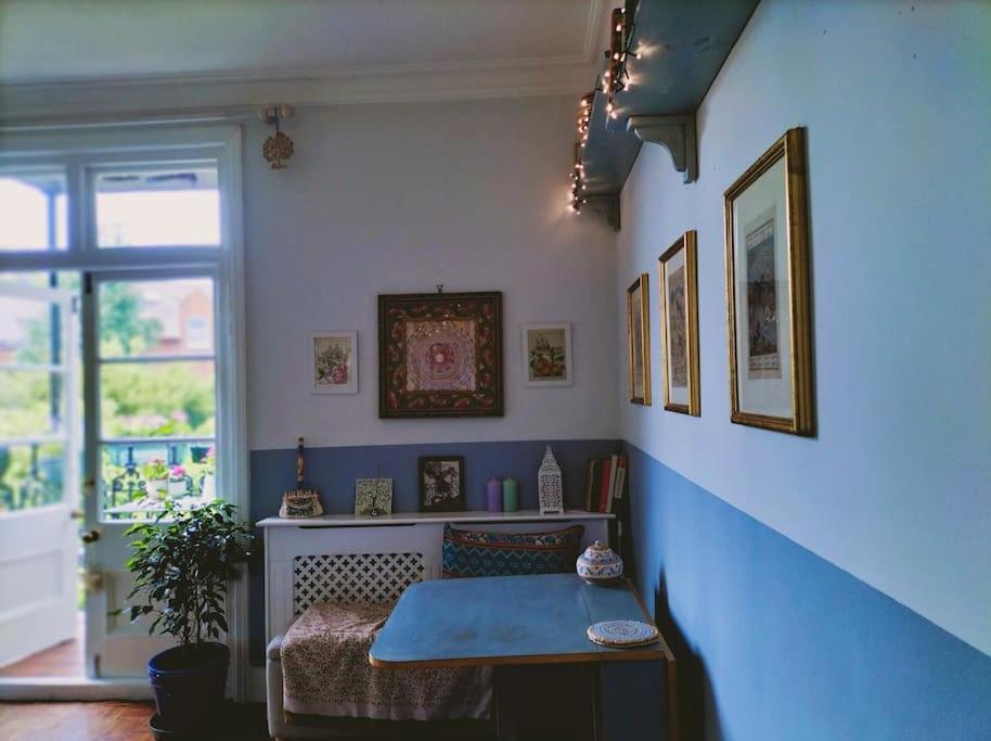 Charming London With Balcony Apartment ภายนอก รูปภาพ