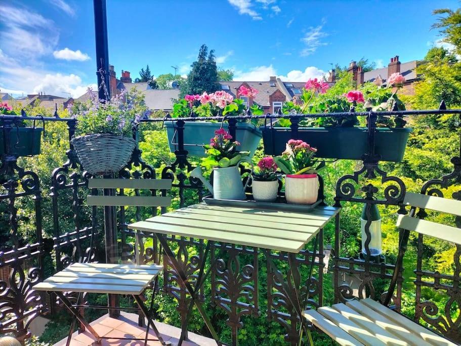 Charming London With Balcony Apartment ภายนอก รูปภาพ